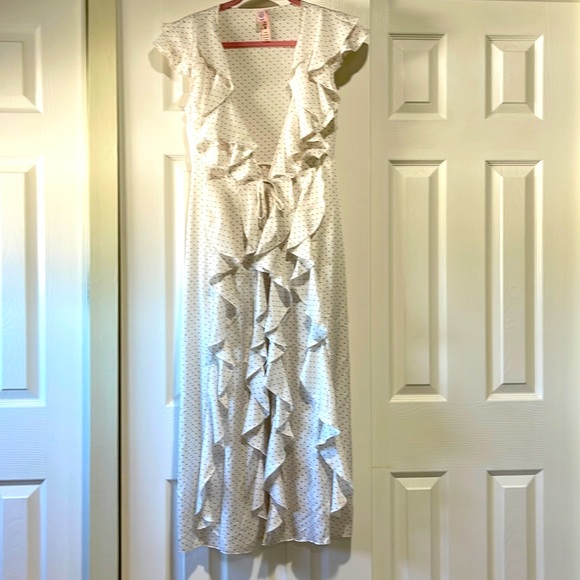 BNWT VICTORIA’S SECRET SILKY SATIN IVORY RUFFLED BLACK POLKA DOT ROBE - Picture 4 of 9